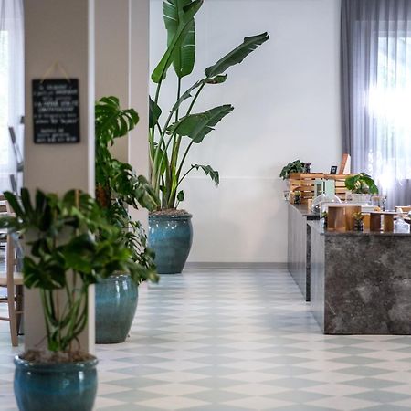 קרביה Hotel Vienna מראה חיצוני תמונה